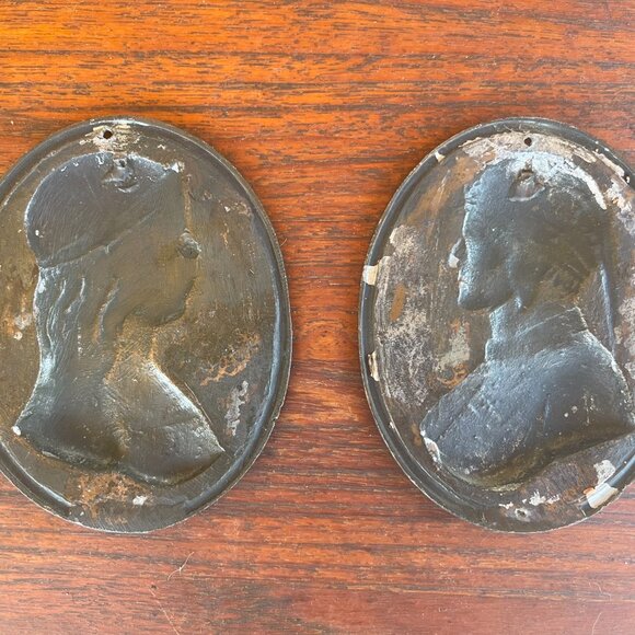 Mission Period French Oval Bronze Portrait of Dante & Beatrice Plaques - Picture 4 of 4